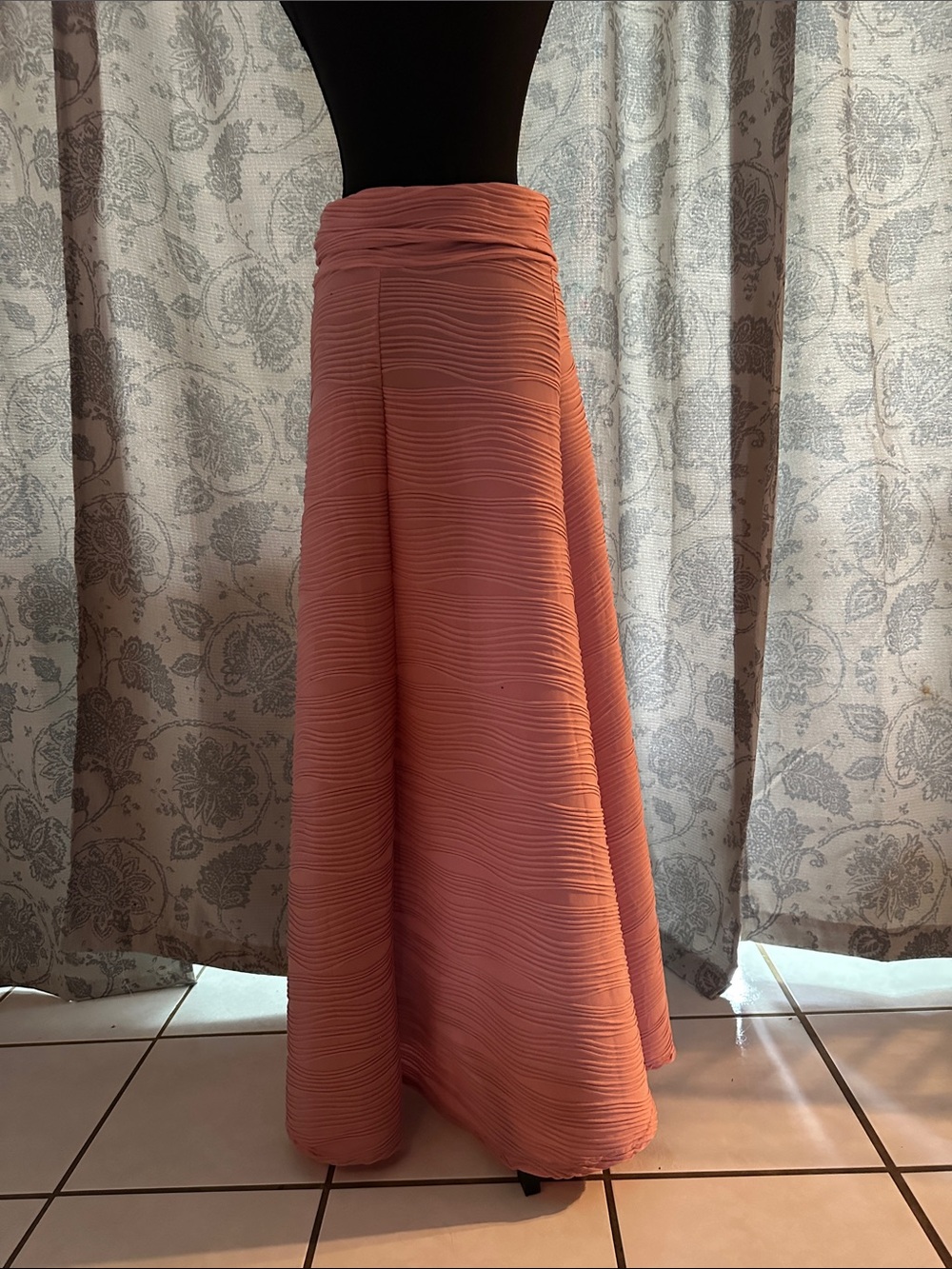 Women's Pink Textured Maxi Skirt - Picture 2 of 5